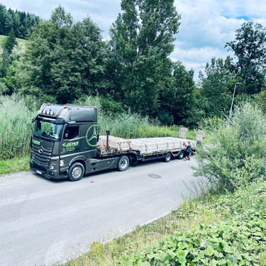 ALPIN Betonblock System verladen und bereit zur Auslieferung