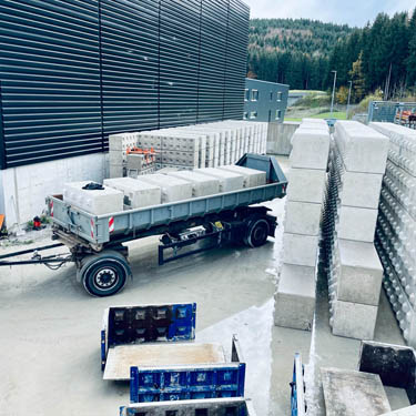 ALPIN Betonblock System am Lager bereit zur Abholung oder Auslieferung