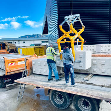 ALPIN Betonblock System bei der Verladung