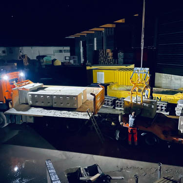 ALPIN Betonblock System bei der Verladung